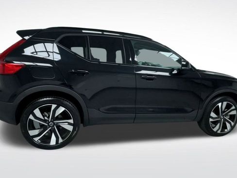 Used 2025 Volvo XC40 B5 Plus AWD/4WD image 24