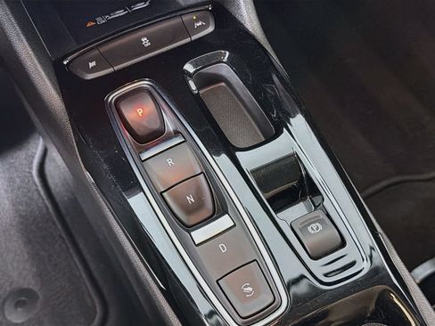 Used 2022 Chevrolet Bolt EUV LT w/ Comfort Package FWD image 16