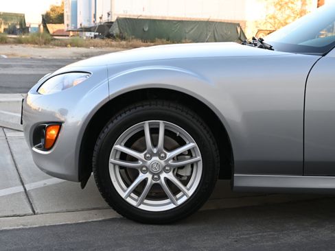 Used 2009 MAZDA MX-5 Miata Sport image 25