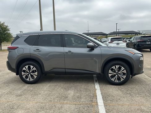 Used 2023 Nissan Rogue SV w/ SV Premium B Package image 9