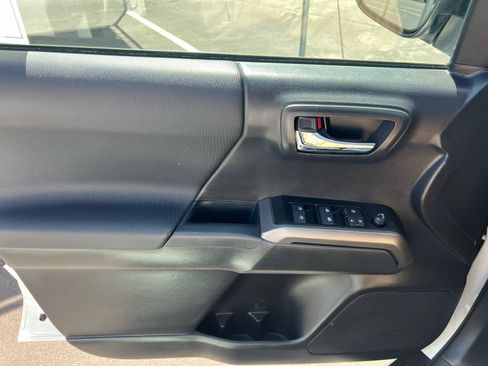 Certified 2023 Toyota Tacoma TRD Off-Road AWD/4WD image 12