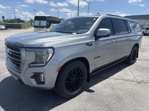 Used 2023 GMC Yukon XL AT4 AWD/4WD image 3