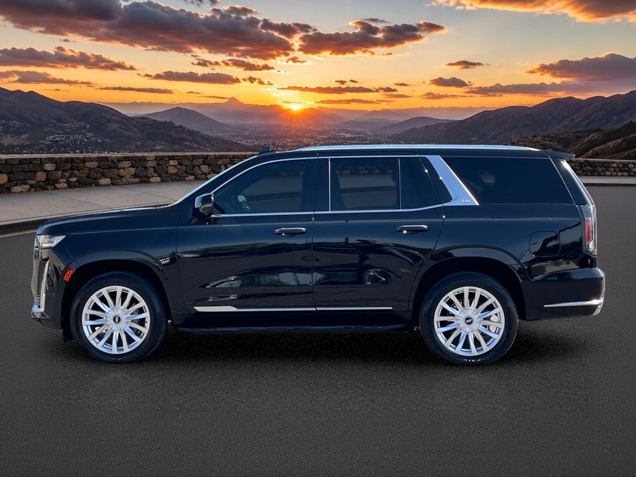 Used 2021 Cadillac Escalade Luxury w/ LPO, Illumination Package RWD image 3