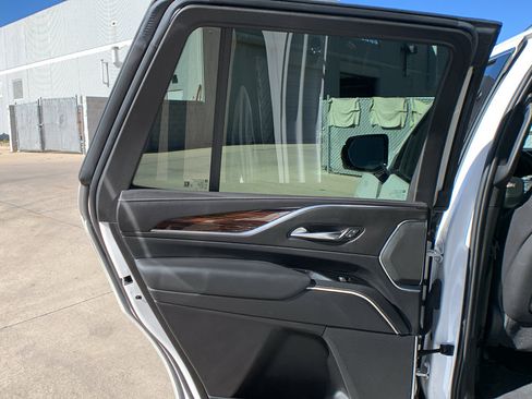 Used 2022 Cadillac Escalade Luxury image 23