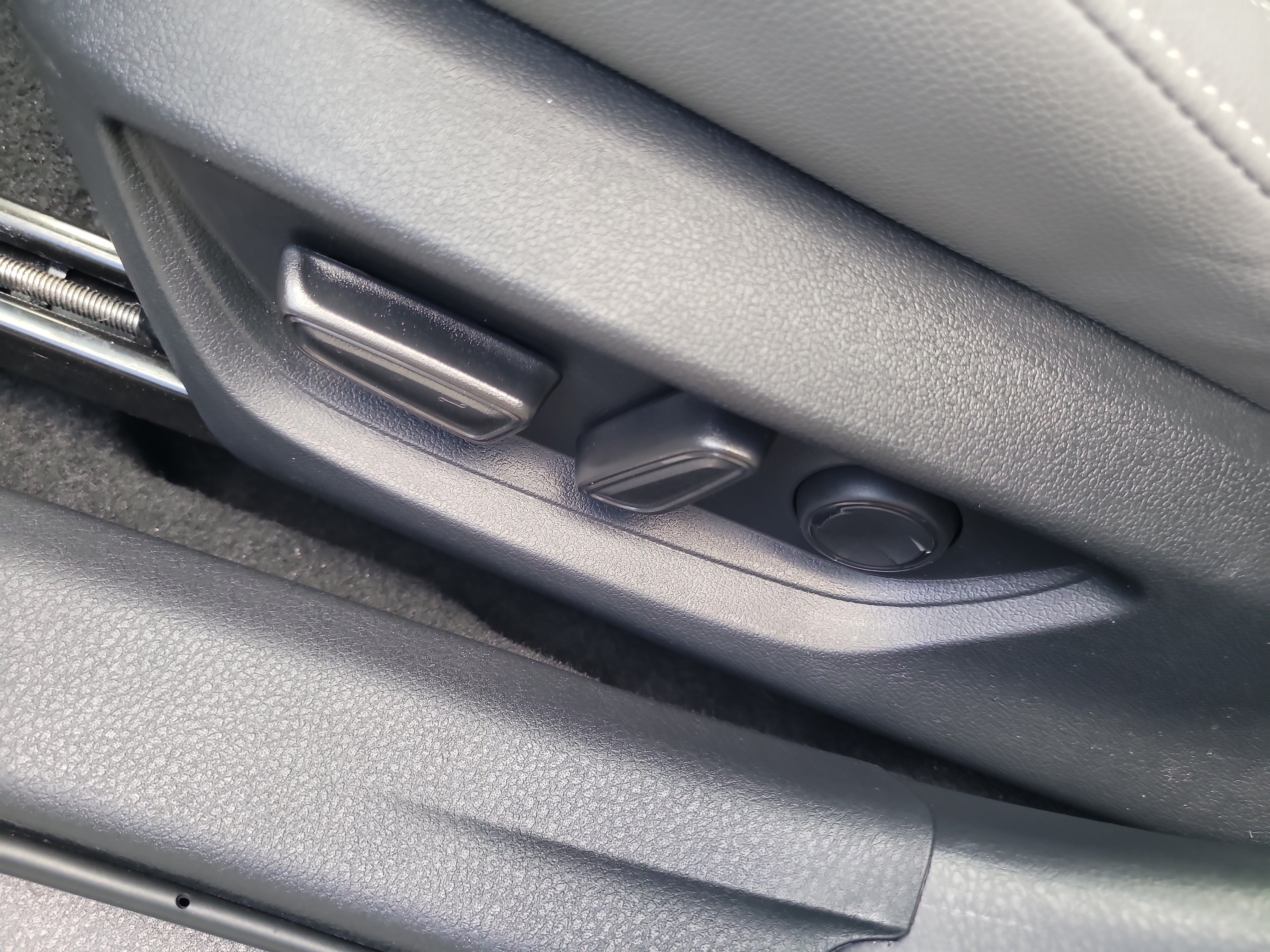 Used 2025 Toyota Camry SE FWD image 19