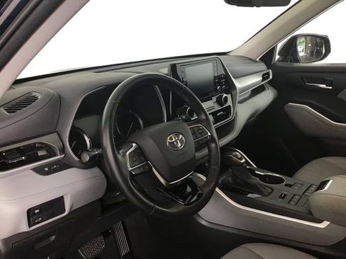 Certified 2021 Toyota Highlander XLE image 8