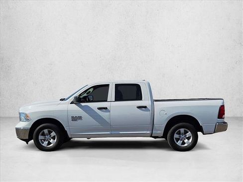 Used 2022 RAM 1500 Classic SLT AWD/4WD image 8
