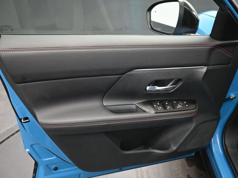 Certified 2025 Nissan Kicks SR FWD image 12