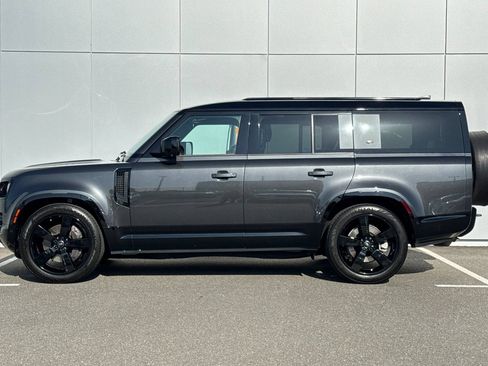 Used 2023 Land Rover Defender 130 X-Dynamic SE AWD/4WD image 2