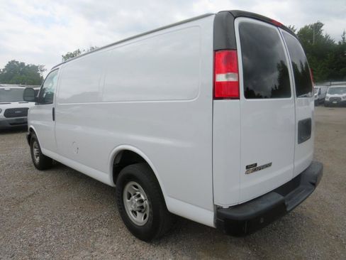 Used 2019 Chevrolet Express 2500 w/ Driver Convenience Package RWD image 7