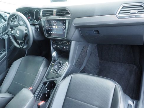 Used 2020 Volkswagen Tiguan SE image 25