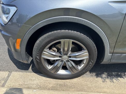 Used 2020 Volkswagen Tiguan SEL FWD image 28