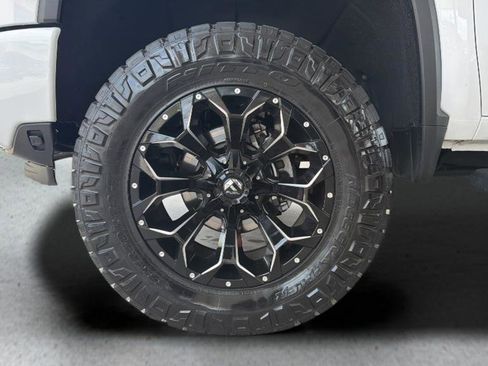 Used 2024 Chevrolet Silverado 3500 High Country w/ High Country Premium Package AWD/4WD image 29