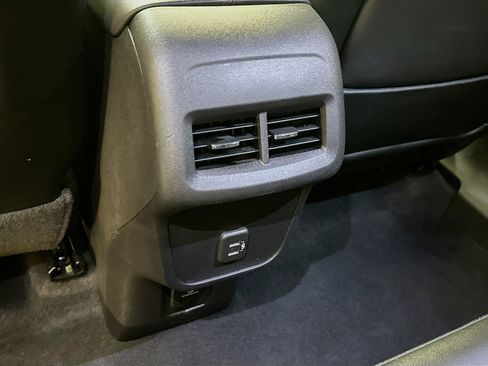 Used 2024 GMC Terrain SLT image 27