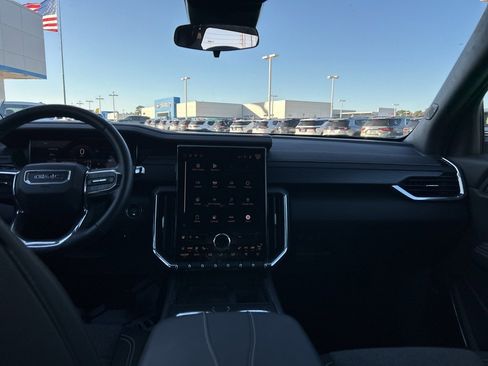 Used 2025 GMC Acadia Elevation image 16