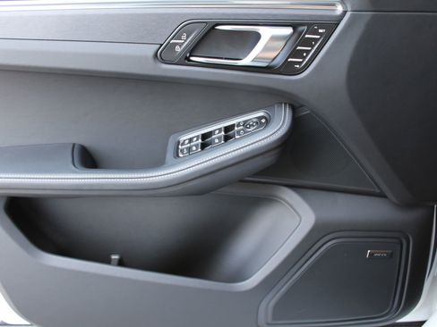 New 2026 Porsche Macan GTS image 13