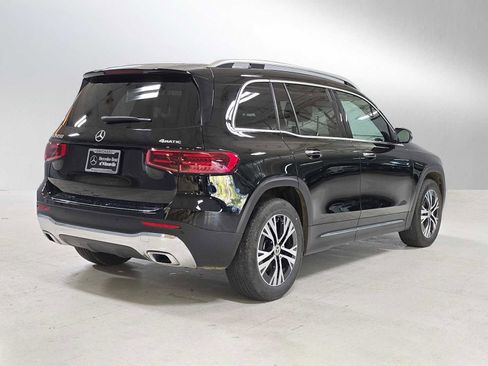 Used 2024 Mercedes-Benz GLB 250 4MATIC image 3