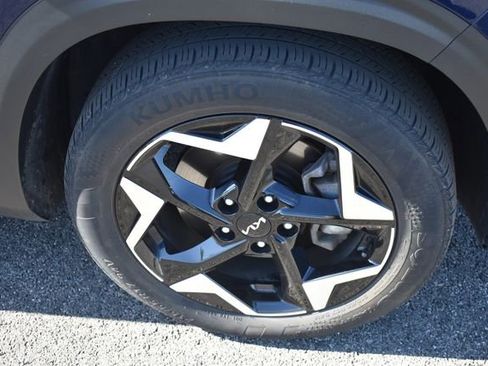 Used 2024 Kia Seltos EX AWD/4WD image 11