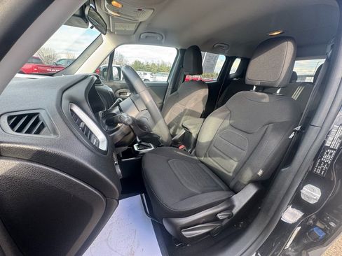 Used 2020 Jeep Renegade Latitude image 12