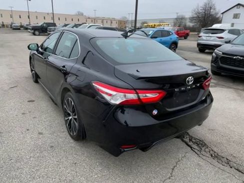 Used 2020 Toyota Camry SE FWD image 8
