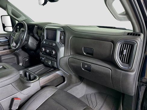 Used 2022 Chevrolet Silverado 2500 LTZ w/ LTZ Plus Package image 29