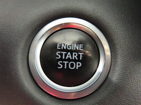 Used 2021 Toyota Highlander LE AWD/4WD image 15