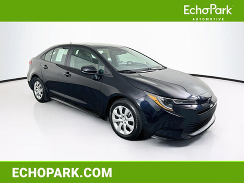 Used 2025 Toyota Corolla LE FWD image 1