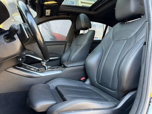 Used 2019 BMW 330i xDrive Sedan w/ Premium Package image 10