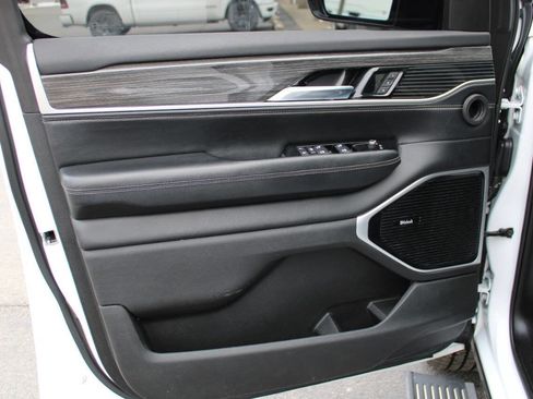 Used 2022 Jeep Wagoneer Series III w/ Premium Group I image 21