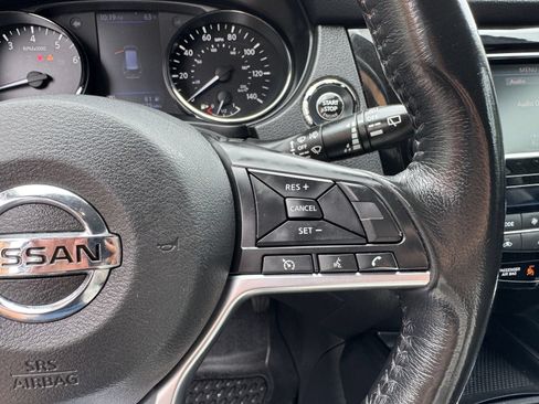 Used 2019 Nissan Rogue SV FWD image 30