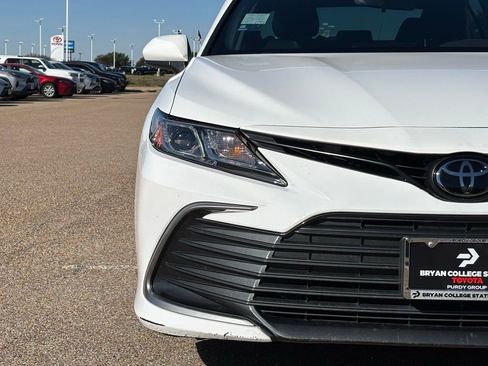 Used 2022 Toyota Camry LE image 4