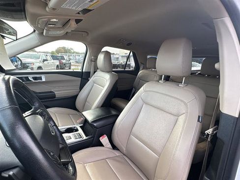 Used 2020 Ford Explorer XLT w/ Equipment Group 202A image 14