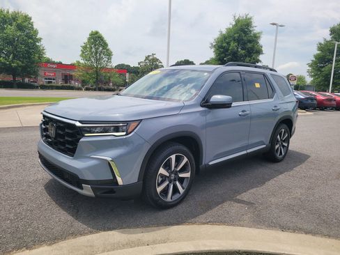Used 2024 Honda Pilot Touring image 7