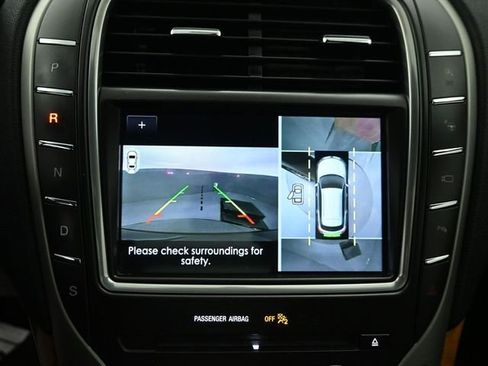 Used 2019 Lincoln Nautilus Reserve image 12