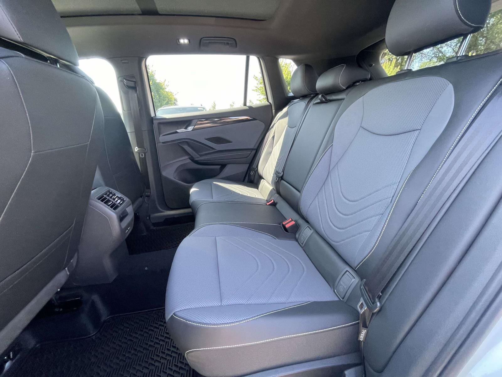 New 2026 Volkswagen Tiguan SE R-Line FWD image 11