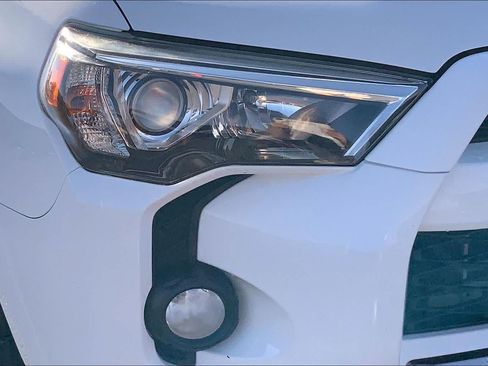Used 2019 Toyota 4Runner TRD Off-Road Premium AWD/4WD image 28