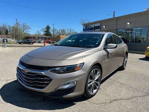 Used 2025 Chevrolet Malibu LT FWD image 1