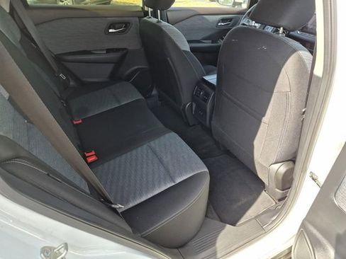 Used 2023 Nissan Rogue SV image 15