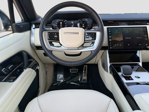 Used 2025 Land Rover Range Rover SE image 18