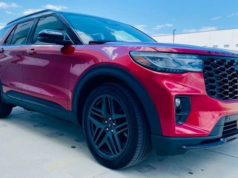Certified 2025 Ford Explorer ST AWD/4WD image 3