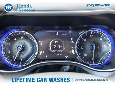 Used 2024 Chrysler Pacifica Touring-L FWD image 14