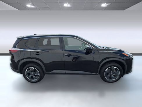 Used 2025 Nissan Rogue SV FWD image 8