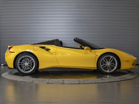 Used 2018 Ferrari 488 Spider RWD image 12