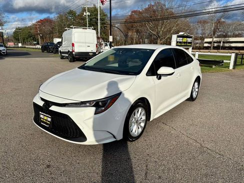 Used 2020 Toyota Corolla LE image 1