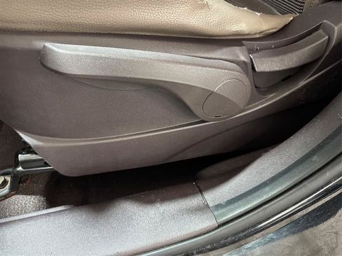 Used 2011 Hyundai Tucson GLS FWD image 19