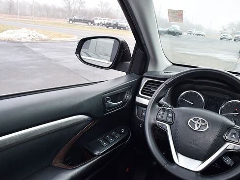 Used 2019 Toyota Highlander Limited image 19