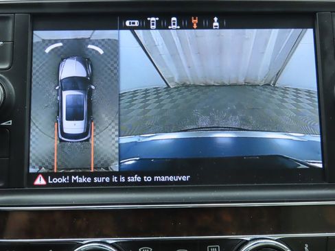 Used 2019 Bentley Bentayga V8 image 16