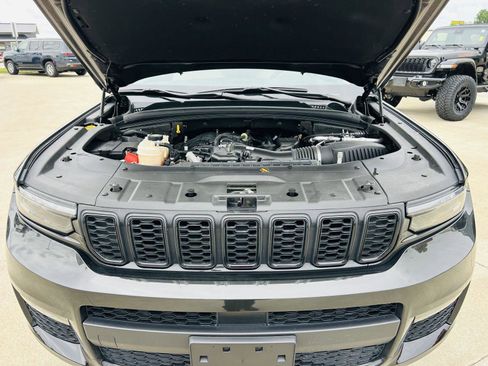 Used 2022 Jeep Grand Cherokee L Limited w/ Black Appearance Package AWD/4WD image 46