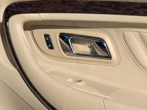 Used 2013 Ford Taurus Limited image 33