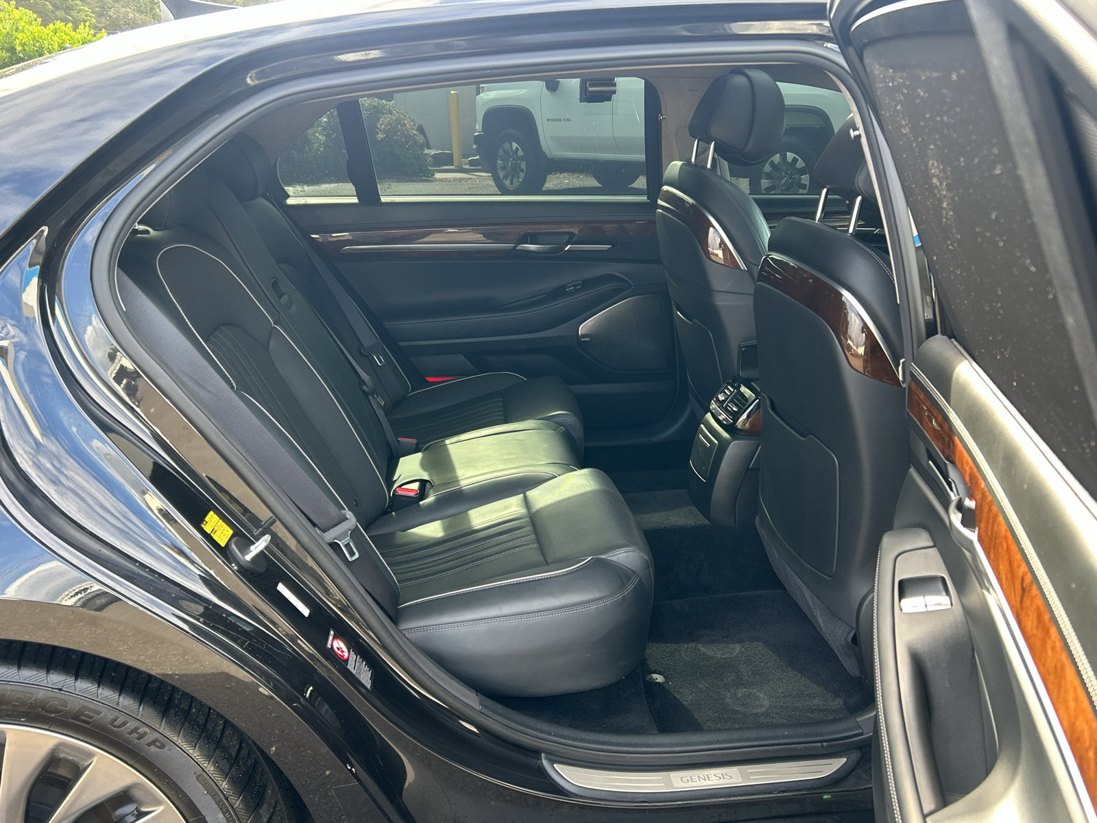 Used 2019 Genesis G90 3.3T Premium RWD image 31